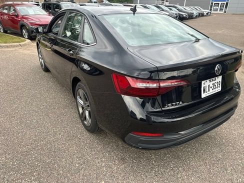 Used 2024 Volkswagen Jetta SE FWD image 5