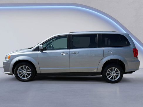 Used 2018 Dodge Grand Caravan SXT FWD image 6