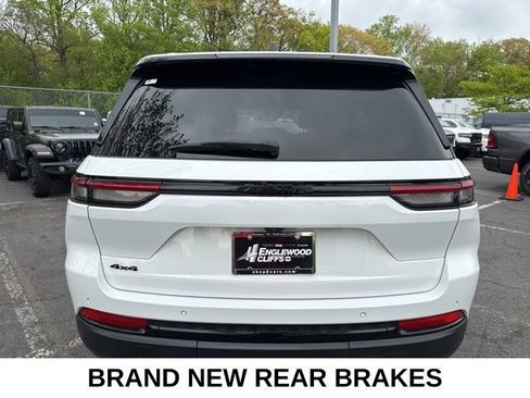 Used 2023 Jeep Grand Cherokee Altitude AWD/4WD image 19
