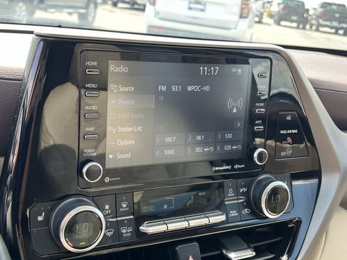 Used 2022 Toyota Highlander XLE w/ Protection Package #3 (TMS) AWD/4WD image 18