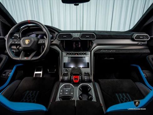 Used 2024 Lamborghini Urus Performante AWD/4WD image 40