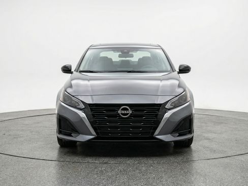 Used 2025 Nissan Altima 2.5 SV image 2