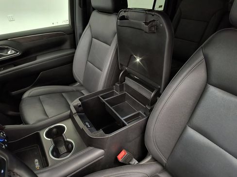 Used 2024 Chevrolet Suburban Z71 w/ Luxury Package AWD/4WD image 30