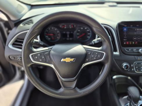 Used 2022 Chevrolet Malibu LT FWD image 16
