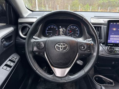 Used 2018 Toyota RAV4 XLE image 10
