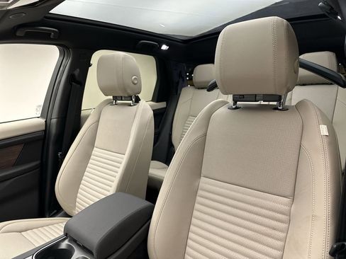 Used 2023 Land Rover Discovery Sport SE image 15