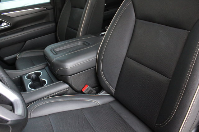 Used 2023 GMC Yukon SLT w/ SLT Luxury Package AWD/4WD image 6