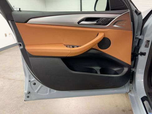 Certified 2025 BMW X4 xDrive30i image 12