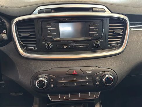 Used 2016 Kia Sorento LX w/ LX Convenience Package AWD/4WD image 22
