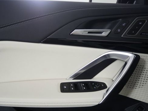 Used 2026 BMW X1 xDrive28i image 8