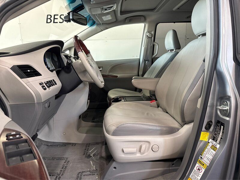 Used 2013 Toyota Sienna Limited w/ Premium Pkg AWD/4WD image 9