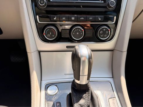 Used 2019 Volkswagen Passat 2.0T Wolfsburg w/ Wheels & Sunroof Package FWD image 22