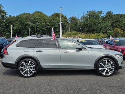 Used 2025 Volvo V90 B6 Cross Country Ultra AWD/4WD image 3