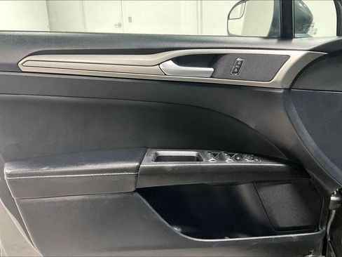 Used 2018 Ford Fusion SE w/ Fusion SE Technology Package image 20