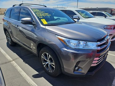 Used 2019 Toyota Highlander Plus FWD image 4