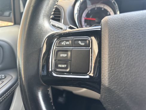 Used 2020 Dodge Grand Caravan SXT FWD image 19