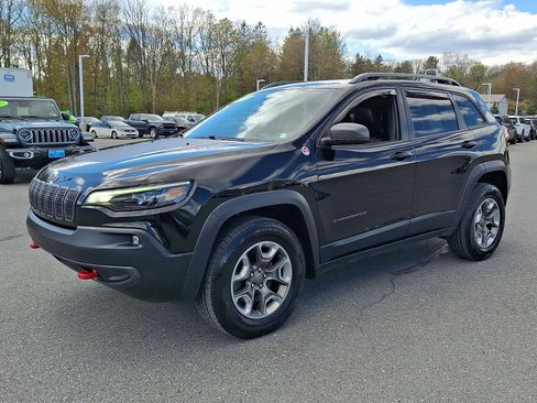 Used 2019 Jeep Cherokee Trailhawk AWD/4WD image 3
