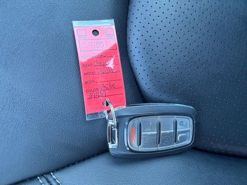 Used 2025 Chrysler Pacifica Select image 43