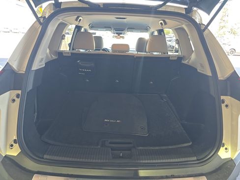Used 2023 Nissan Rogue SV FWD image 11