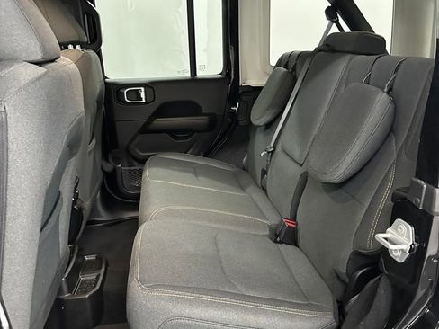 Used 2025 Jeep Wrangler Unlimited Sahara image 26