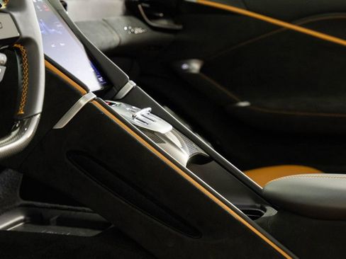 Used 2024 Ferrari Roma Spider image 6