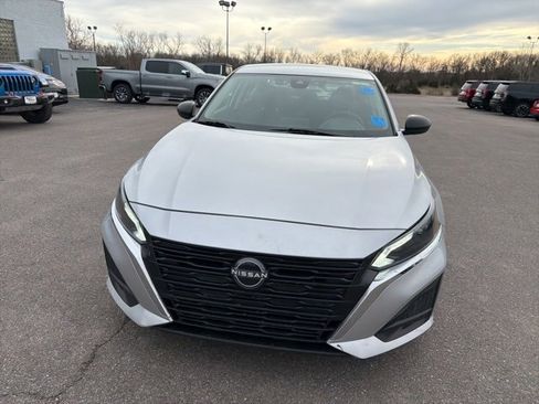 Used 2024 Nissan Altima 2.5 SV image 5