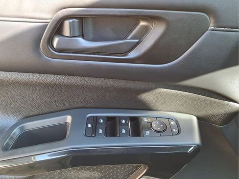 Used 2023 Nissan Pathfinder SV image 11