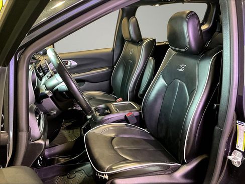 Used 2019 Chrysler Pacifica Limited w/ Advanced Safetytec Group FWD image 21