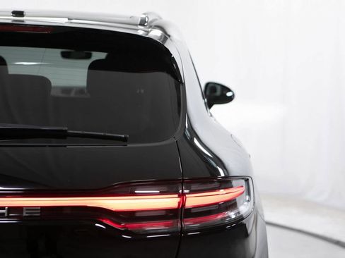 Certified 2021 Porsche Macan image 39