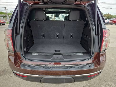 Used 2022 Chevrolet Tahoe Z71 w/ Luxury Package AWD/4WD image 15