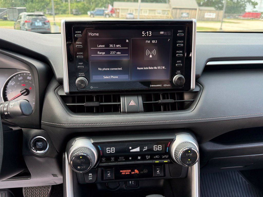 Used 2019 Toyota RAV4 XLE w/ Convenience Package FWD image 18