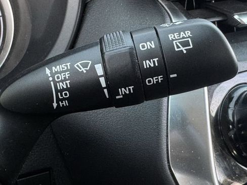 Used 2022 Toyota Venza LE image 19