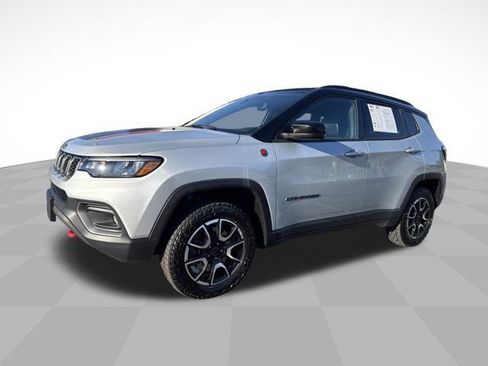 Used 2025 Jeep Compass Trailhawk AWD/4WD image 1