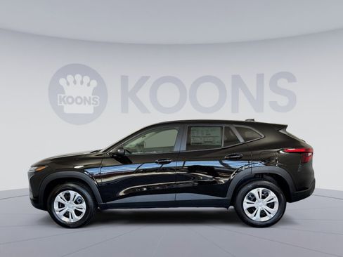 New 2026 Chevrolet Trax LS FWD image 2