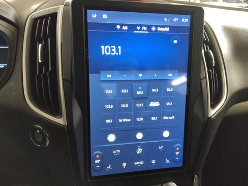 Used 2023 Ford Edge SEL image 25