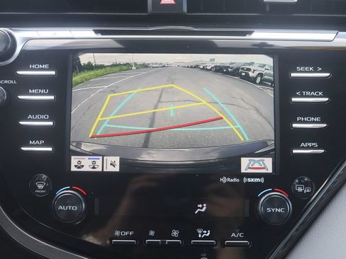 Used 2019 Toyota Camry XLE FWD image 11