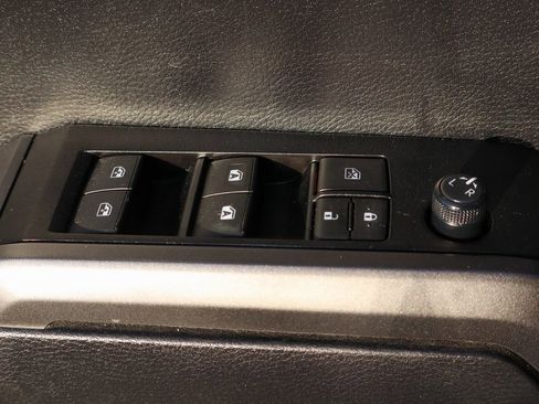 Used 2021 Toyota Tacoma TRD Off-Road image 18