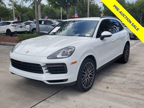 Used 2023 Porsche Cayenne AWD/4WD image 3