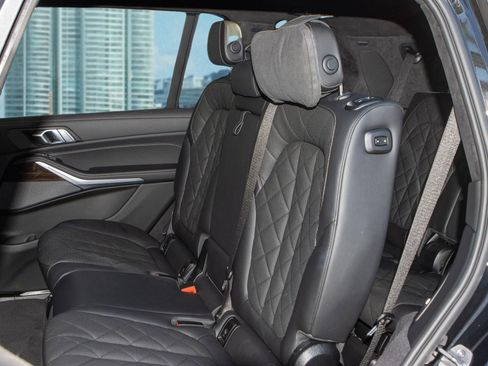 Used 2024 BMW X7 xDrive40i w/ Executive Package image 18