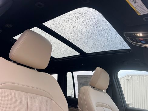 New 2025 Jeep Grand Cherokee Limited w/ Luxury Tech Group II image 15