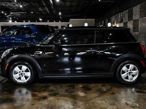 Used 2021 MINI Cooper 2-Door Hardtop FWD image 11