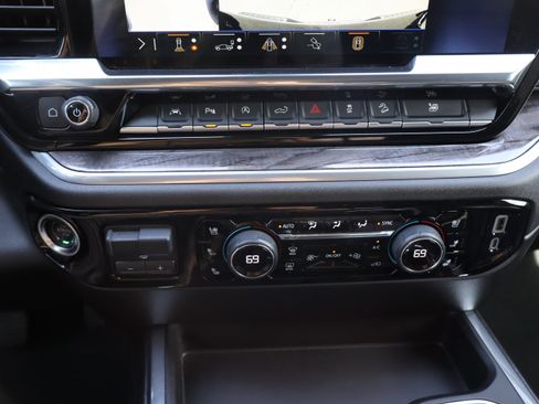 Certified 2025 Chevrolet Silverado 1500 LTZ w/ Technology Package image 30