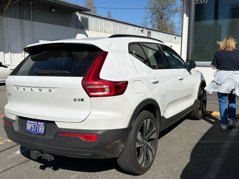 Used 2023 Volvo XC40 B5 Ultimate w/ Protection Package Premier image 5