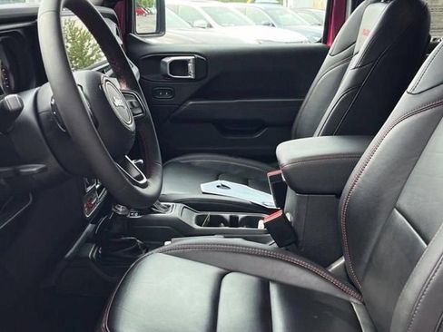 Used 2024 Jeep Wrangler Unlimited Rubicon AWD/4WD image 10
