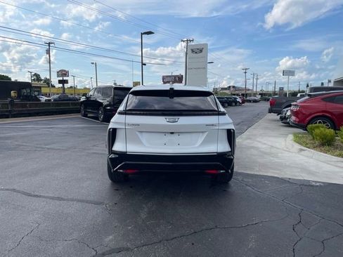 Used 2024 Cadillac Lyriq Luxury AWD/4WD image 6