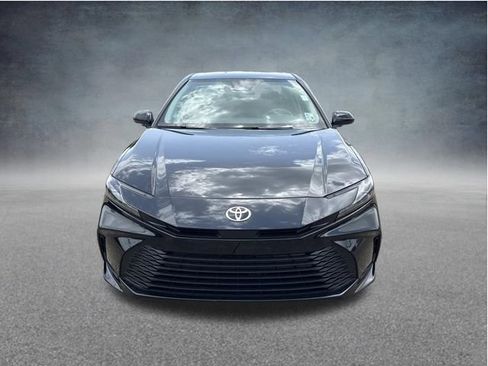 Used 2025 Toyota Camry LE w/ Convenience Package FWD image 2