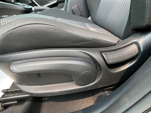 Used 2025 Kia Soul LX w/ LX Technology Package FWD image 29