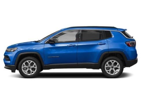 Used 2025 Jeep Compass Limited AWD/4WD image 2
