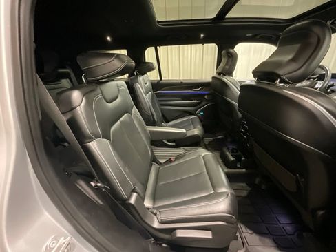 Used 2021 Jeep Grand Cherokee L Overland w/ Luxury Tech Group IV AWD/4WD image 18