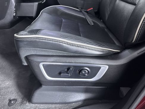 Used 2019 RAM 1500 Laramie AWD/4WD image 13